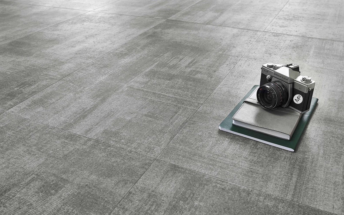 Amadora_Graphite_Ambient_2